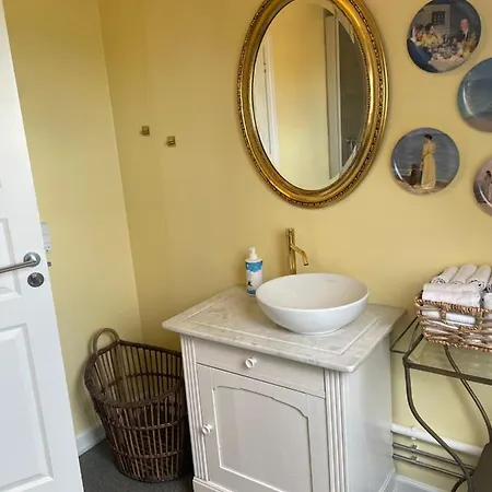 Ledvogterhuset Bed & Breakfast Faxe
